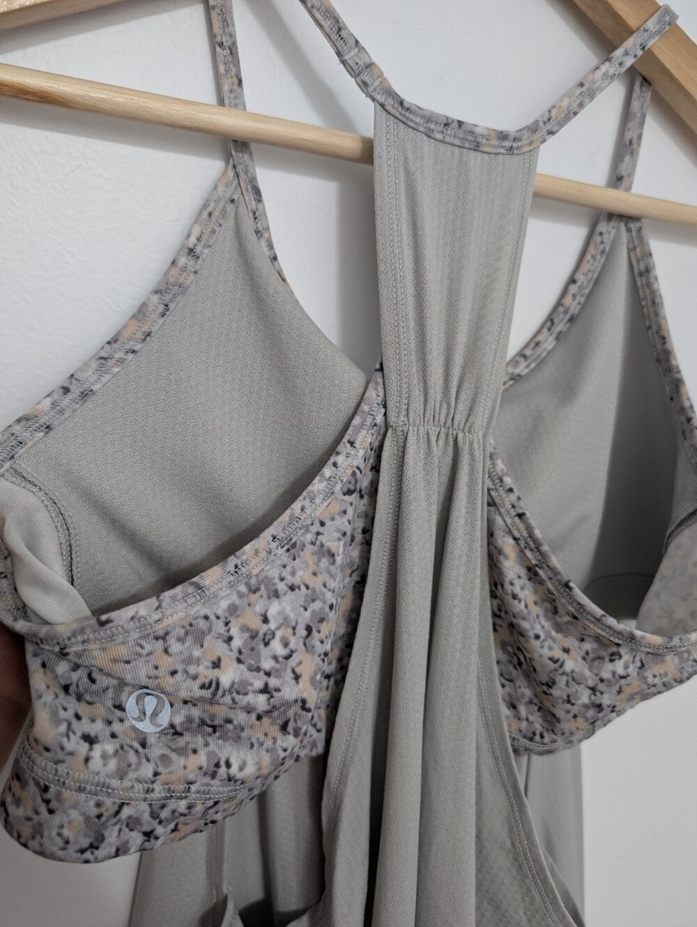 Lululemon 8 No Limits Tank Top Silver Spoon Petite Fleur Grey Built in Bra Flowy - Picture 4 of 16